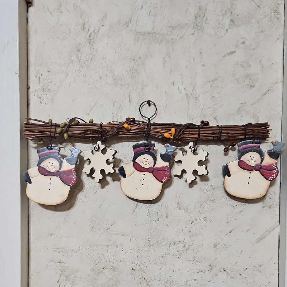 Charming Snowman and Snowflake Holiday Decor